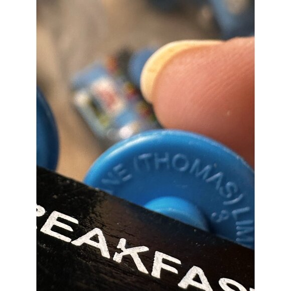 Thomas Comes To Breakfast Train Wooden Railway Vtg 2003 Learning Curve Engine - Picture 13 of 14